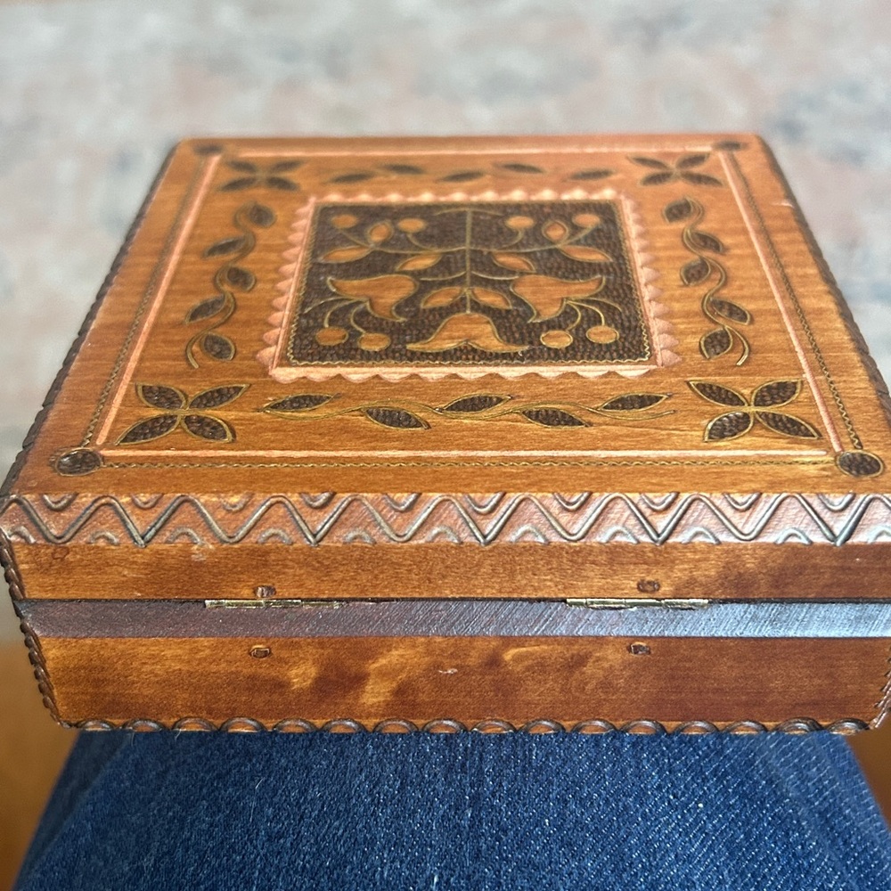 Poland Handcarved Wooden Keepsake Box - Brown Floral Inlay - Picture 8 of 8